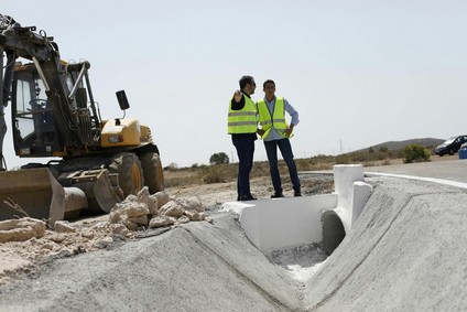 Óscar Liria en imagen de archivo en una visita a obras en carreteras de la provincia