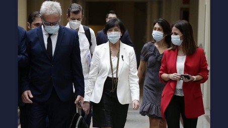 200604 Foto PSOE Inés Plaza García con la ministra de Educación y otros senadores del Grupo Socialista