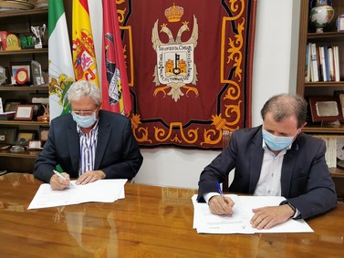 PresiCamaraYalcaldeVeraDuranteFirmaConvenio