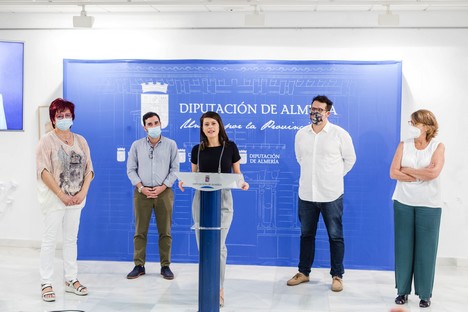 Rueda Prensa Sala Alfareros Tapa Solidaria en beneficio de la Asociación A Toda Vela. Asisten Ángeles Martínez Diputada Bienestar Social, Carlos Sánchez Concejal de Promoción, José María Azorín director Cazadores de Sonrisas e Isabel Guirao de A Toda Vela.