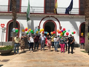 lectura de manifiesto y suelta de globos
