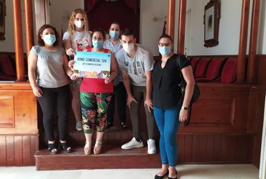 la edil en una entrega de premios de bonos comerciales