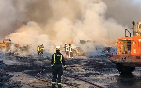 7-12-2020 INCENDIO PLANTA RECICLAJE 1