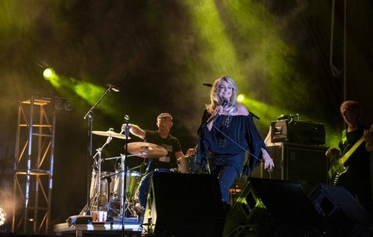 La imagen tiene un atributo ALT vacío; su nombre de archivo es 210828-Bonnie-Tyler-10.jpg