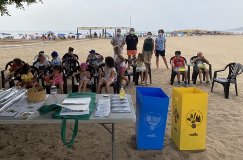 El alcalde de Pulpí y concejales del equipo de Gobierno participan en la campaña de recogida de residuos