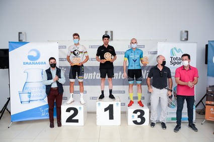 La imagen tiene un atributo ALT vacío; su nombre de archivo es 211017-Podio-general-masculina.jpeg