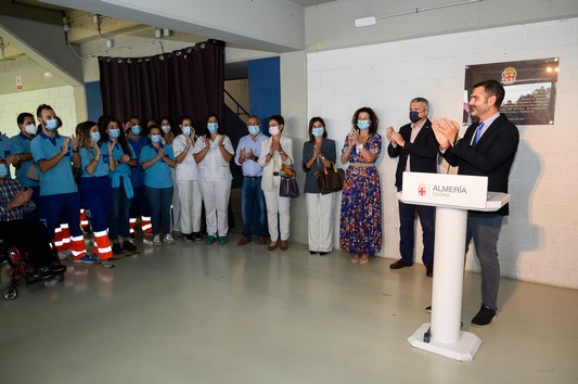 La imagen tiene un atributo ALT vacío; su nombre de archivo es 26-10-2021-PLACA-HOMENAJE-SANITARIOS-PALACIO-6.jpg