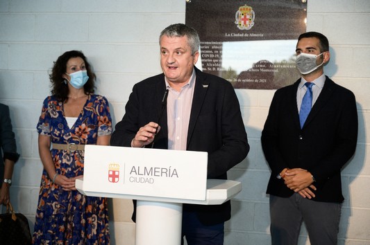 La imagen tiene un atributo ALT vacío; su nombre de archivo es 26-10-2021-PLACA-HOMENAJE-SANITARIOS-PALACIO-7.jpg