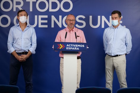 La imagen tiene un atributo ALT vacío; su nombre de archivo es LUIS-ROGELIO-RODRIGUEZ-INTERVINIENDO-EN-RUEDA-DE-PRENSA.jpg