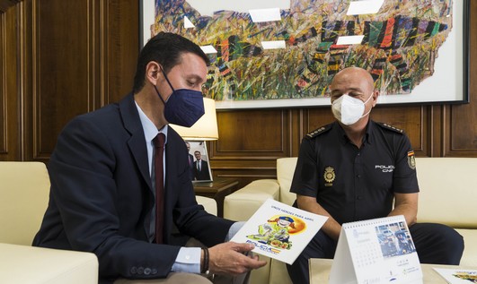 La imagen tiene un atributo ALT vacío; su nombre de archivo es Unos-heroes-para-abril-y-calendarios-2.jpg