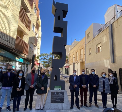 Autoridades locales y delgada de fomento en la inauguración