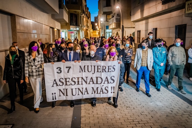 La imagen tiene un atributo ALT vacío; su nombre de archivo es MARCHA-SILENCIOSA.jpg