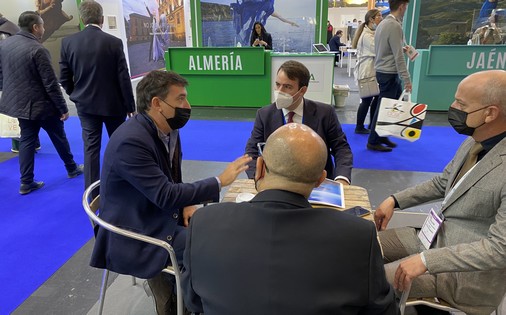 La imagen tiene un atributo ALT vacío; su nombre de archivo es REUNION-PROFESIONAL.jpg