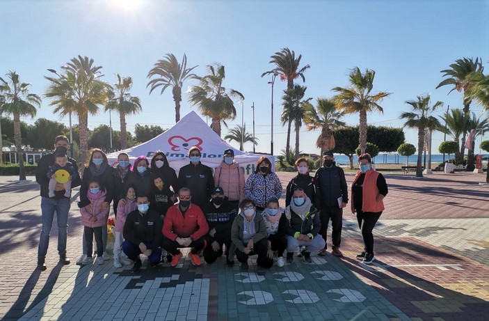 Voluntarios en la recogida de residuos de San Juan de los Terreros