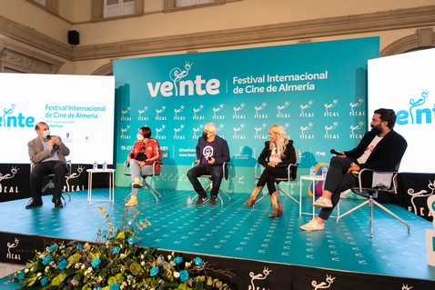 La imagen tiene un atributo ALT vacío; su nombre de archivo es lahoradelcaracol-3.jpg