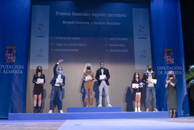 La imagen tiene un atributo ALT vacío; su nombre de archivo es Campeones-absolutos-masculino-y-femenino.jpg