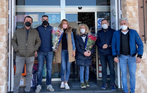 Entrega de pascueros a todos los estlablecimientos de Abla