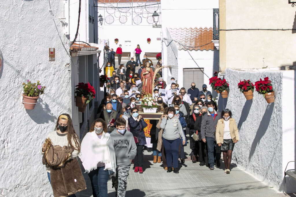 Procesión con la imagen de Santa Lucía