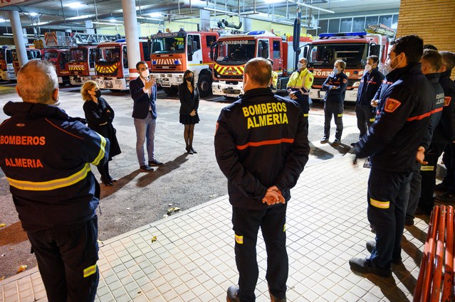 La imagen tiene un atributo ALT vacío; su nombre de archivo es nochebuena03.jpg