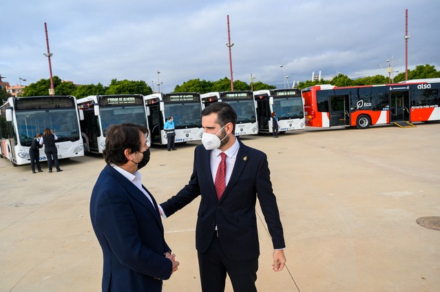 La imagen tiene un atributo ALT vacío; su nombre de archivo es nuevos-buses0003.jpg