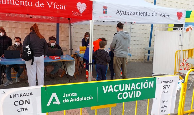 210123 Vacunación Vícar 3