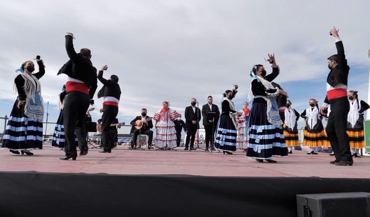 La imagen tiene un atributo ALT vacío; su nombre de archivo es 9-1-2022-Romeria-Torregarcia-Grupo-Baile.jpg