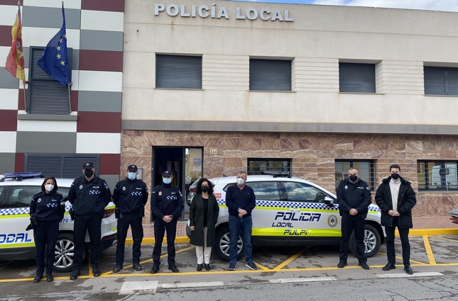 Autoridades con la entrega del vehículo para Policía Local de Pulpí