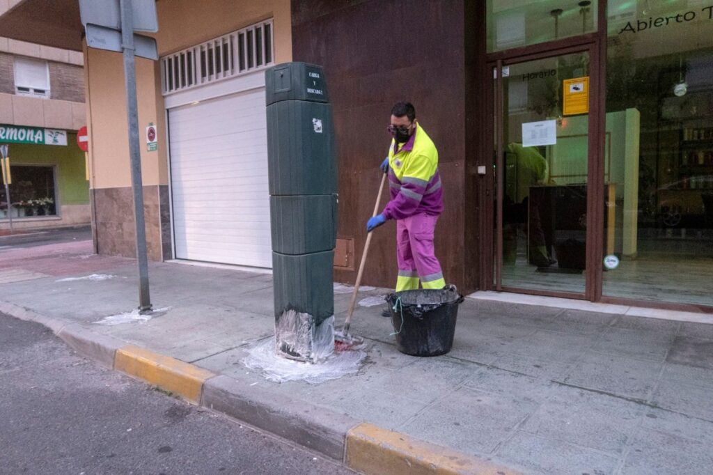 OPERATIVO LIMPIEZA INTENSIVA CALZADA NUEVA ANDALUCÍA (2)