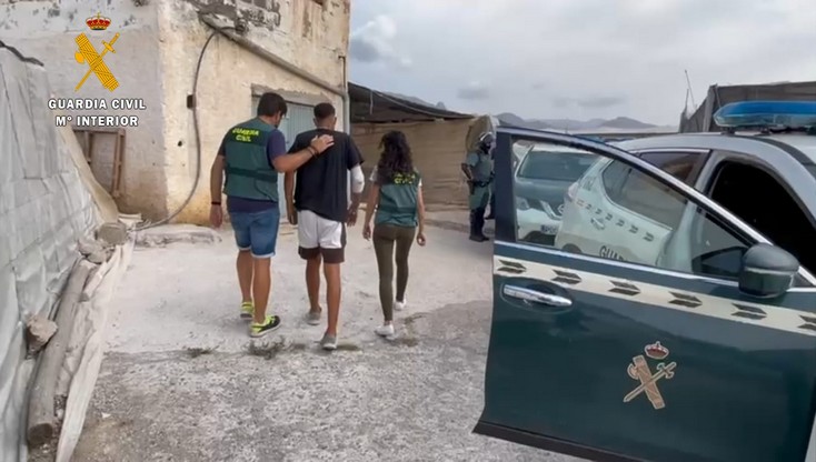La imagen tiene un atributo ALT vacío; su nombre de archivo es 20220121-DET4P-OP-CIRERA-DETENCION-ILEGAL-CUEVAS-ALMANZORA1.jpg