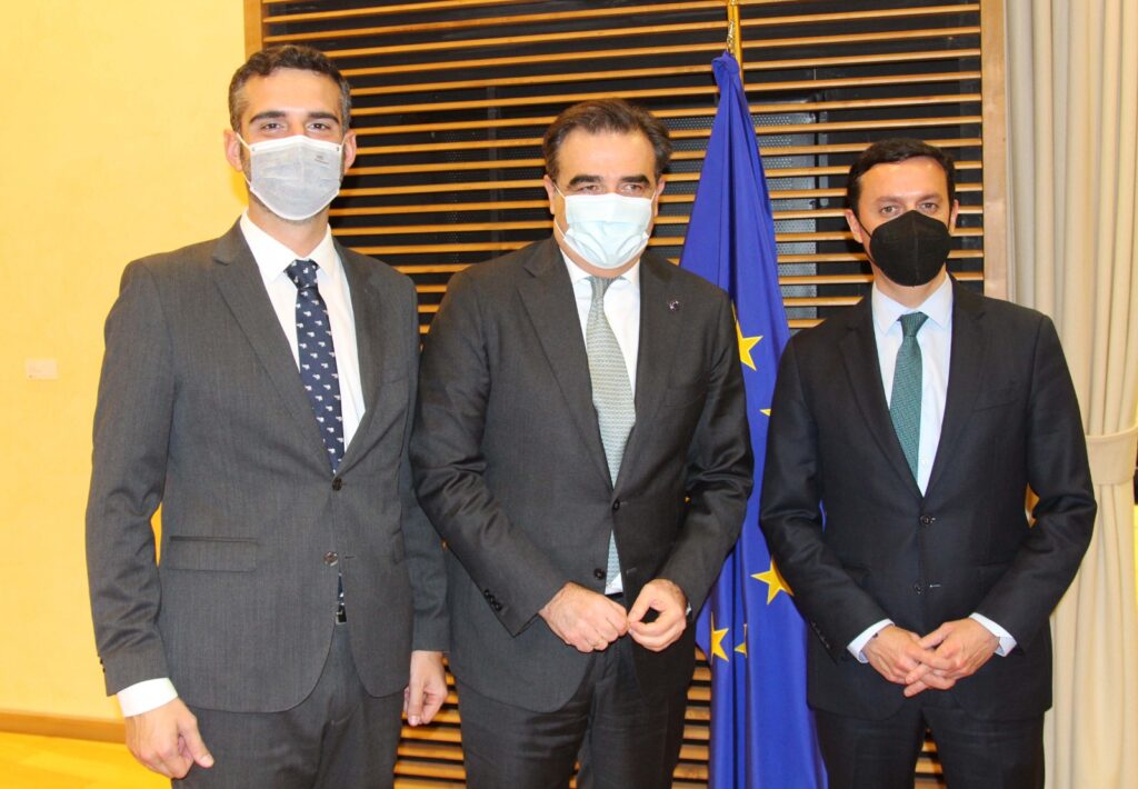 Con vicepresidente Comisión Margaritis Schinás