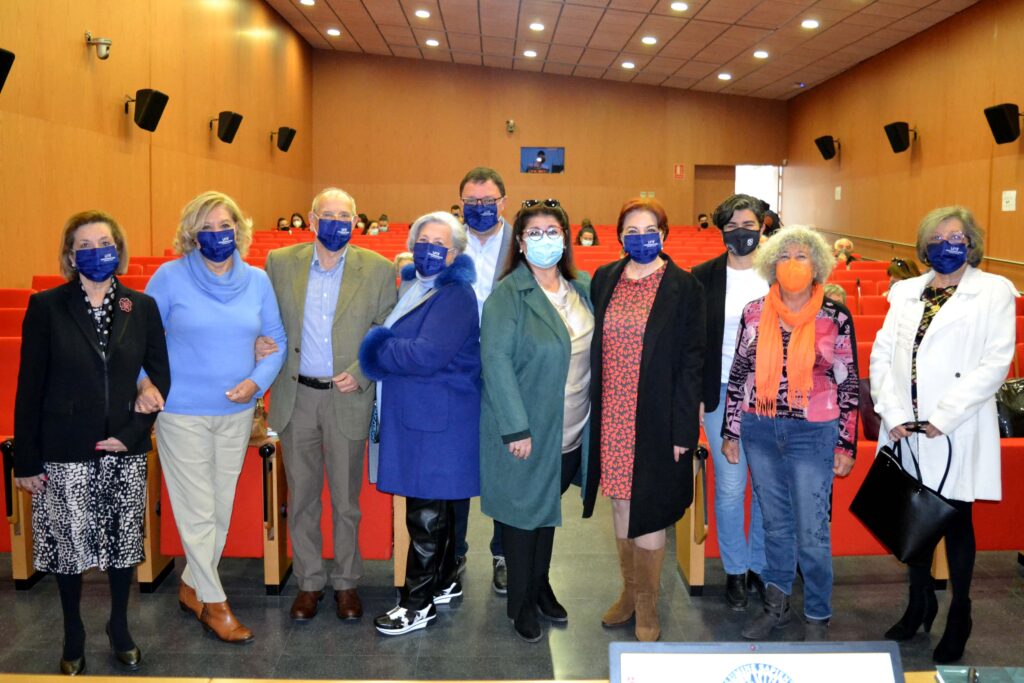 MESA DEBATE UNIVERSIDAD DE MAYORES