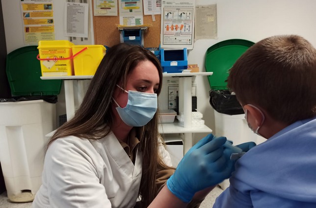 vacuna niños centro salud adra