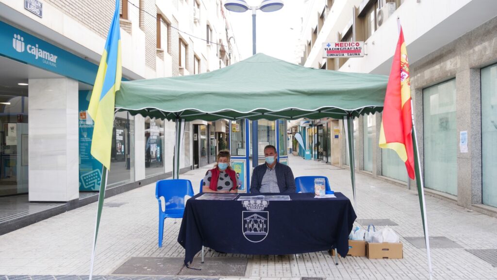 220303 Ayuntamiento de Adra colabora con la comunidad ucraniana del muni...