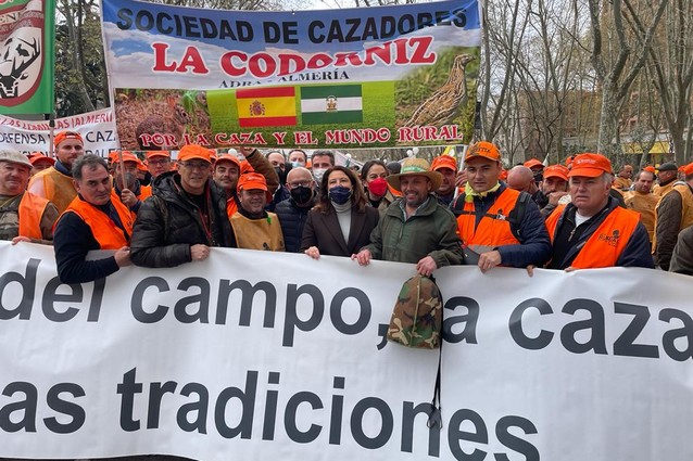 La imagen tiene un atributo ALT vacío; su nombre de archivo es Cazadores.jpeg