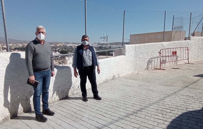 Ismael Torres y el concejal de Obras Públicas, Juan Luque, en la calle Gran Capitán