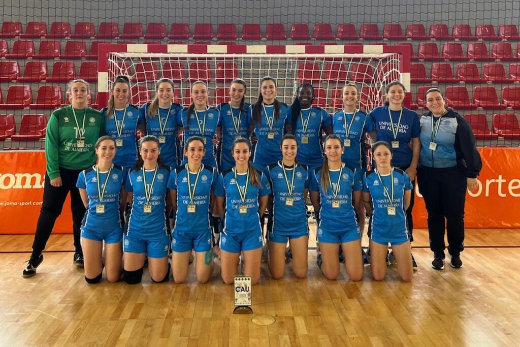 ORO BALONMANO FEMENINO EN LOS CAU