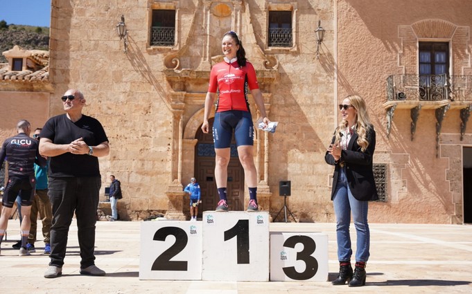 La imagen tiene un atributo ALT vacío; su nombre de archivo es 220402-Nueva-lider-femenina-con-concejales-de-Deportes-y-Asociaciones-de-Albox.jpeg