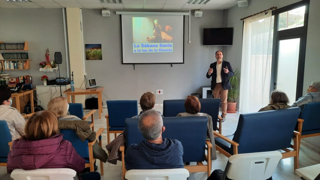 220404 Charla Sábana Santa 02