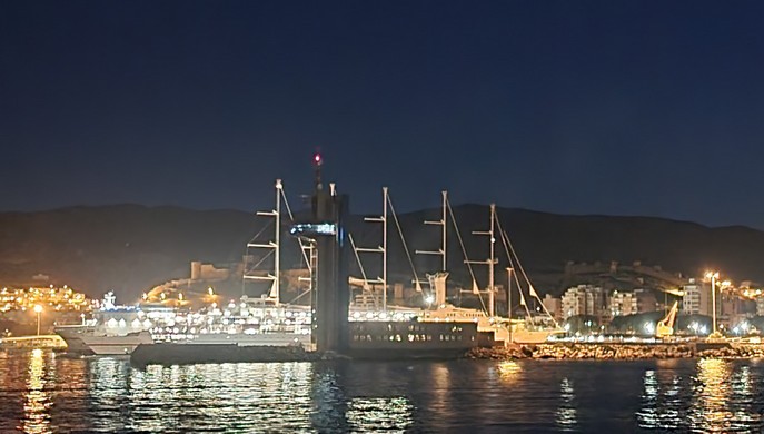 220421_Crucero WindSurf_entrada al Puerto de Almería_1
