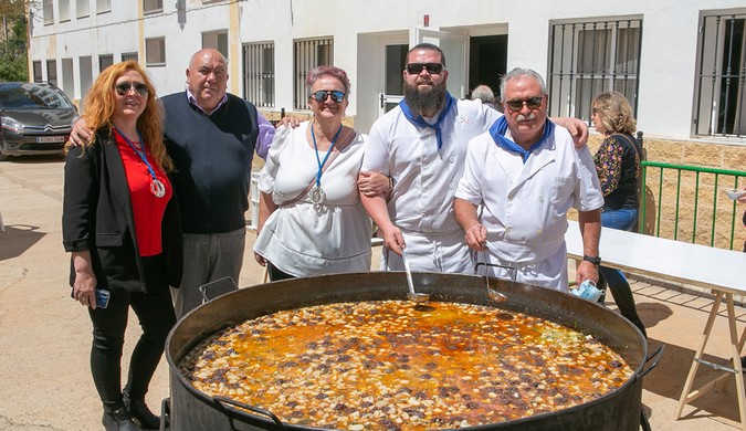 La imagen tiene un atributo ALT vacío; su nombre de archivo es Alcalde-representantes-de-la-Hermandad-y-cocineros-del-trigo.jpg