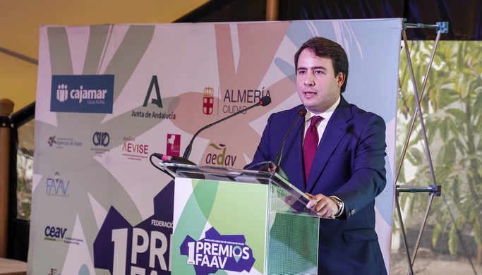 La imagen tiene un atributo ALT vacío; su nombre de archivo es Entrega-Premios-FAAV-3.jpg