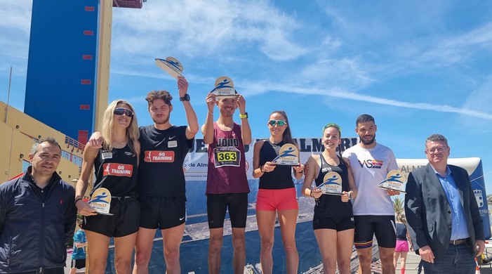 La imagen tiene un atributo ALT vacío; su nombre de archivo es Podio-masculino-y-femenino_10-Km-Puerto-de-Almeria-2022.jpg