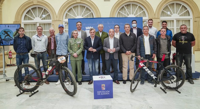 Angel Escobar vicepresidente de la Diputación junto a José Antonio Alcaina presentan el programa Almería Activa