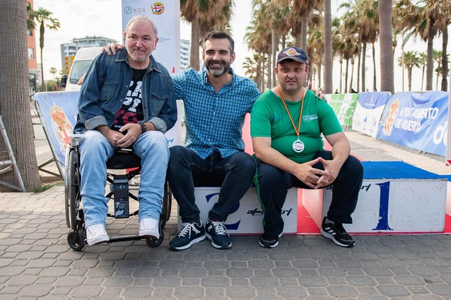 La imagen tiene un atributo ALT vacío; su nombre de archivo es 220515-Alcalde-con-Verdiblanca-en-duatlon.jpg