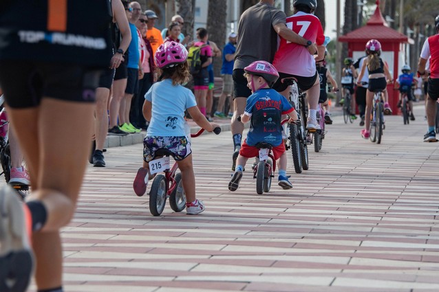 La imagen tiene un atributo ALT vacío; su nombre de archivo es 220515-duatlon-inclusivo-2-1.jpg