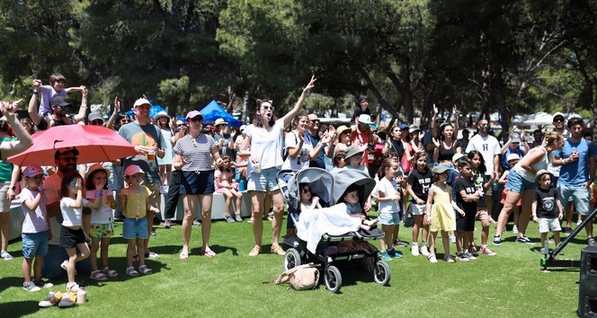 La imagen tiene un atributo ALT vacío; su nombre de archivo es 220528-Publico-en-el-concierto-de-La-Chica-Charcos.jpg