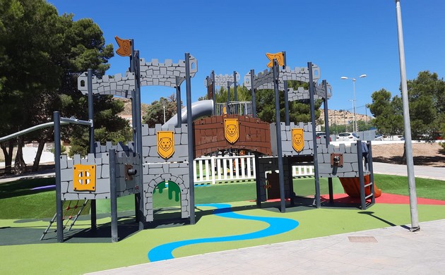 La imagen tiene un atributo ALT vacío; su nombre de archivo es 220530-Una-zona-de-juegos-del-parque.jpeg