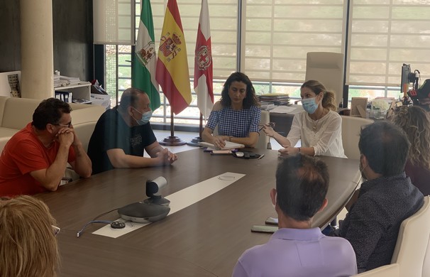 240522 Ana Martínez Labella reunión vecinos edificio calle Cruzada