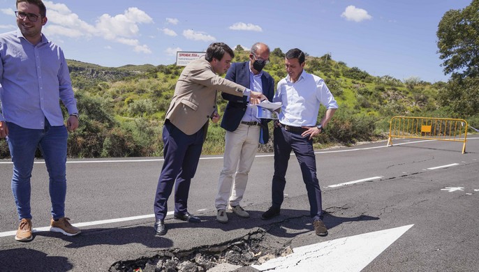 La imagen tiene un atributo ALT vacío; su nombre de archivo es Cementerio.jpg