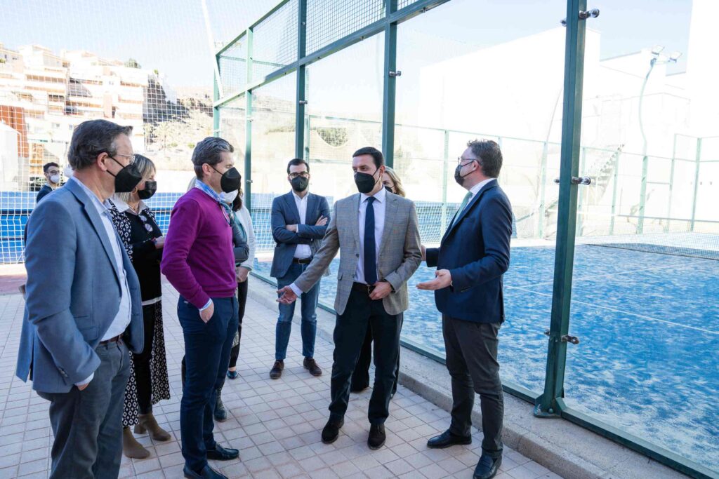 Visita al Municipio de Berja. Matadero Municipal. Nave Municipal. Visita Obras de la Plaza de la Constitución. Ayuntamiento. Presidente de la Diputación, Javier Aureliano García
Diputado de Fomento, Medio Ambiente y Agua, Ángel Escobar
Diputada de Promoción Agroalimentaria: M Luisa Cruz Diputada de Fomento del Empleo Agrario, Matilde Díaz